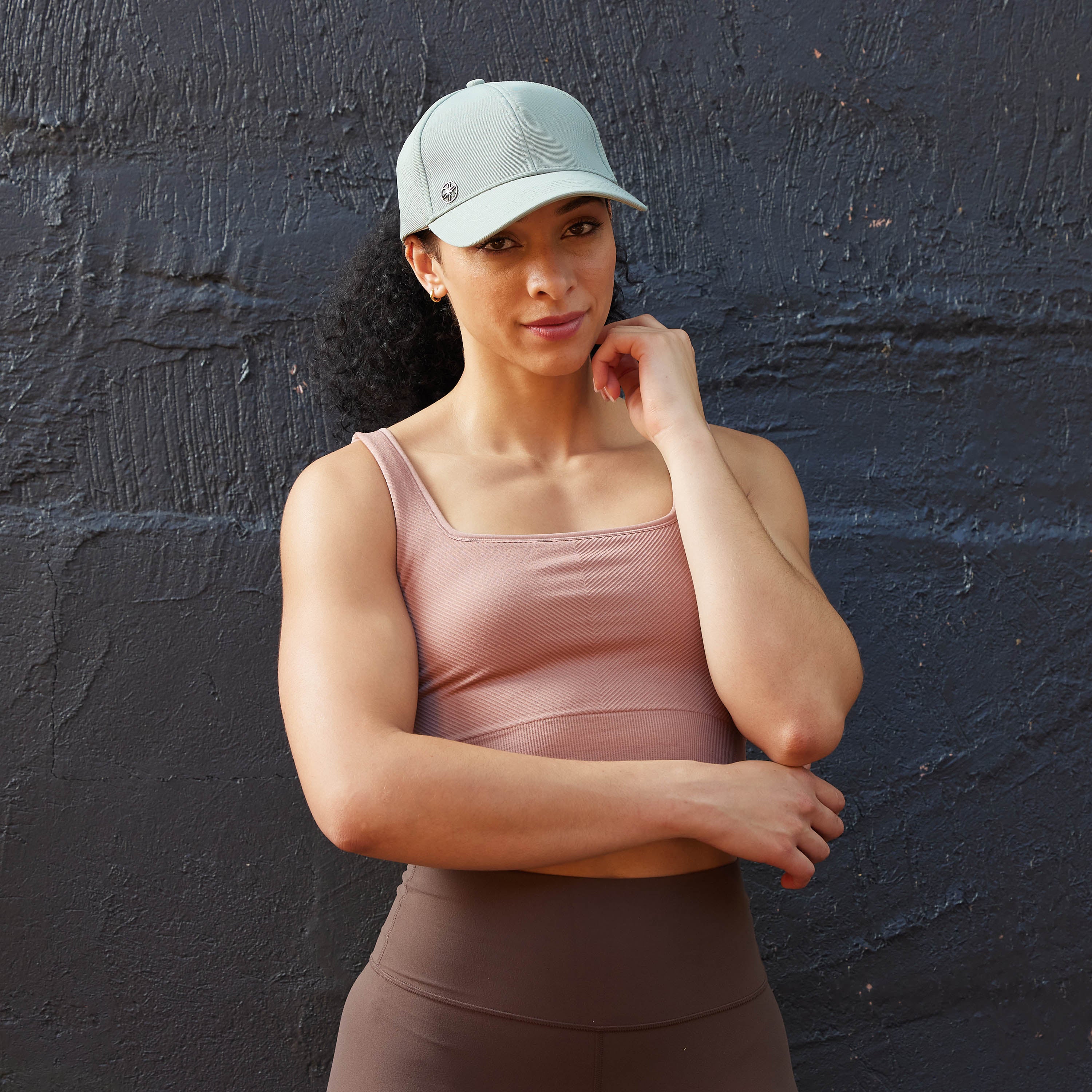 Person wearing the Wander Breathable Geo Hat Vintage Green