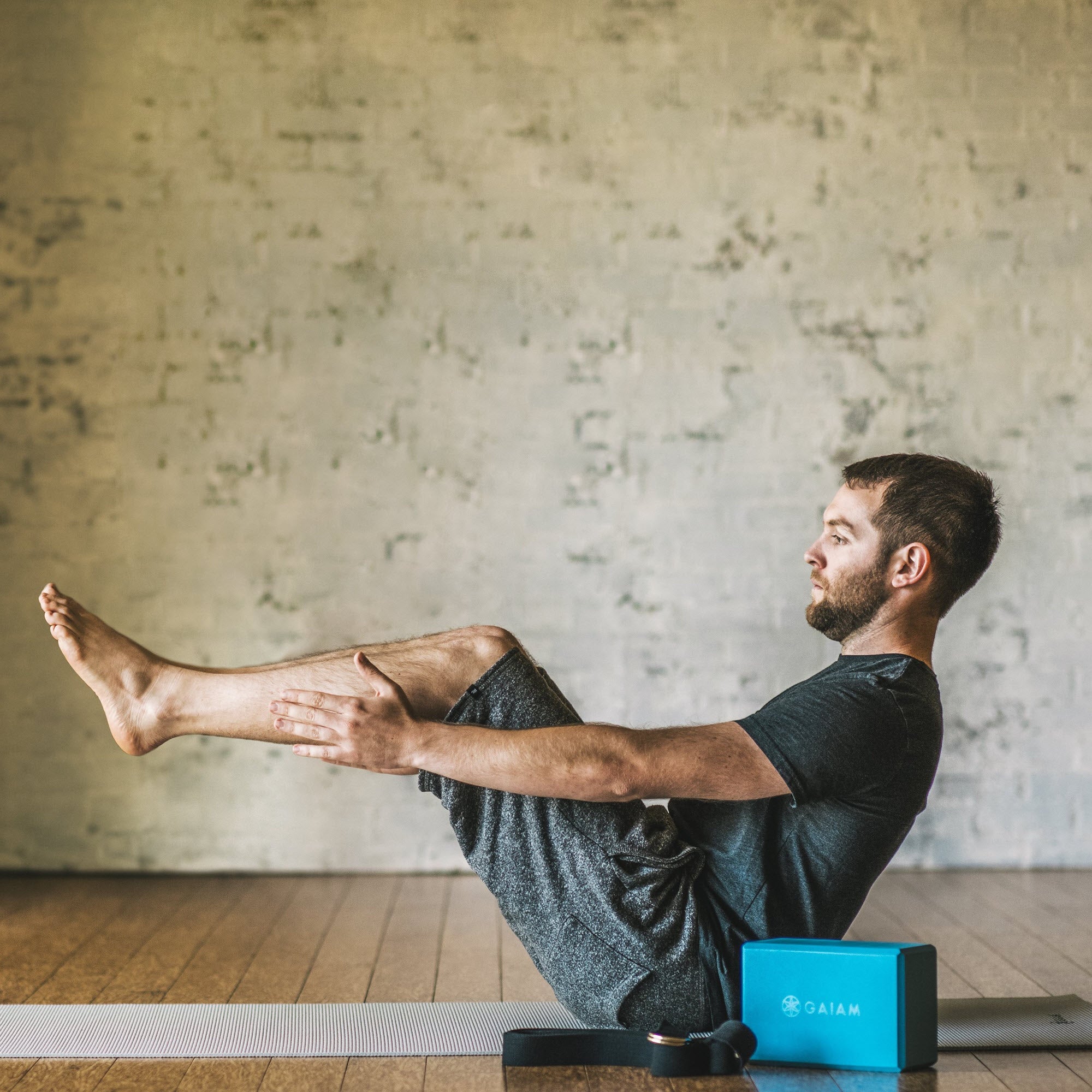 man in boat pose on Athletic Longer/Wider dynaMat (5mm)